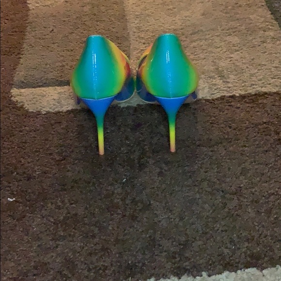 Heels - Picture 2 of 2